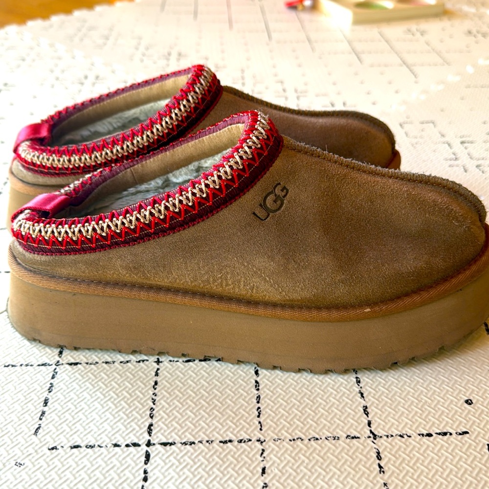 Ugg Tasman platform slides size 9 red trim